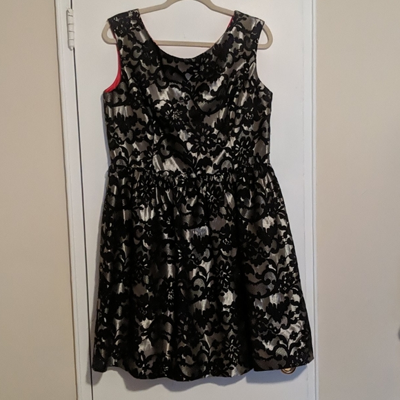 Modcloth Dresses & Skirts - Black and silver brocade dress